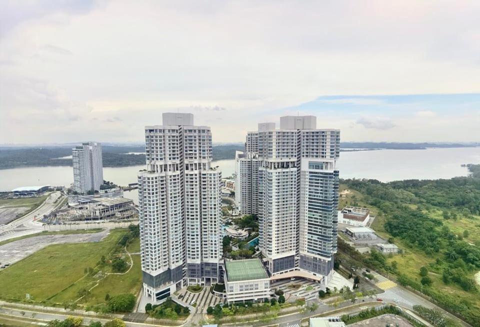 C1113 Almas Suites Galaxy Space Netflix By Stay Nusajaya  Dış mekan fotoğraf